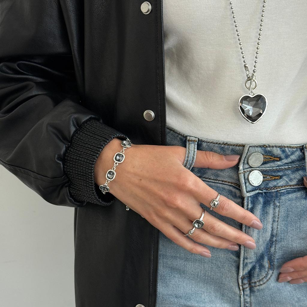 Süß Und Cool Quadratisch Acryl Diamant Schlüsselbein Halskette Damenmode Metall Pfirsich Herz Edelstein Halskette