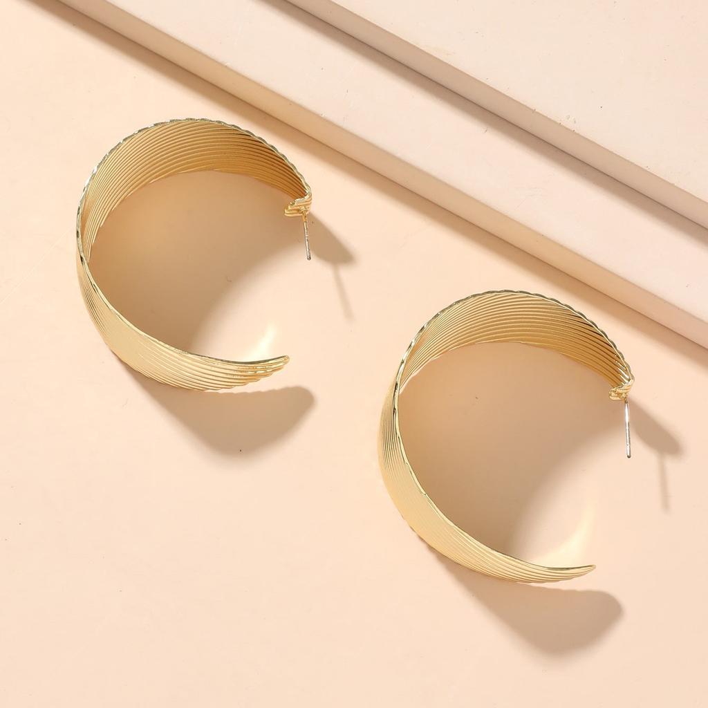 New Fashion Trend Exaggerated Big C Earrings Temperament High Design Sense Simple Retro European and American Earrings Women
