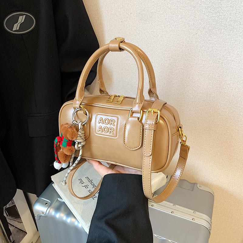 

2025 Autumn/Winter Retro Boston Pillow Bag: Versatile Women s Crossbody & Shoulder Handbag Without Pendant хакі