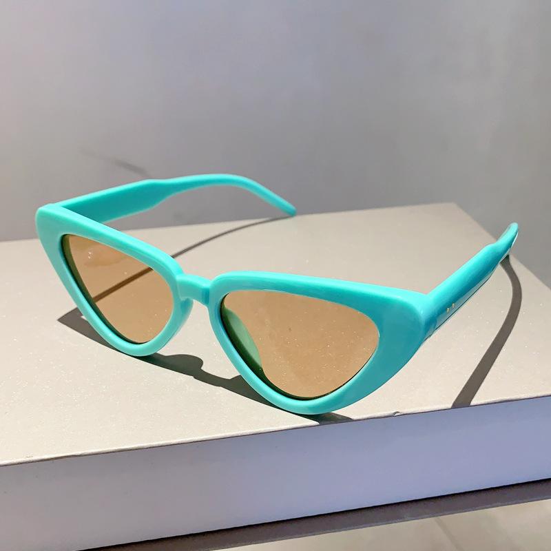 Vintage Brand Designer Triangle Cat Eye Sunglasses Women Sun Glasses For Men Trend Punk Fashion Luxury Rivet Sexy Ladies Shades