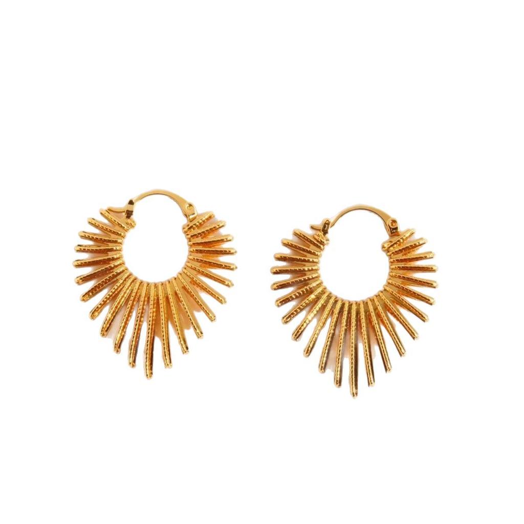Stylish Peach Heart High-End Ear Cuffs for Women: Unique, Fashionable & Versatile Earrings