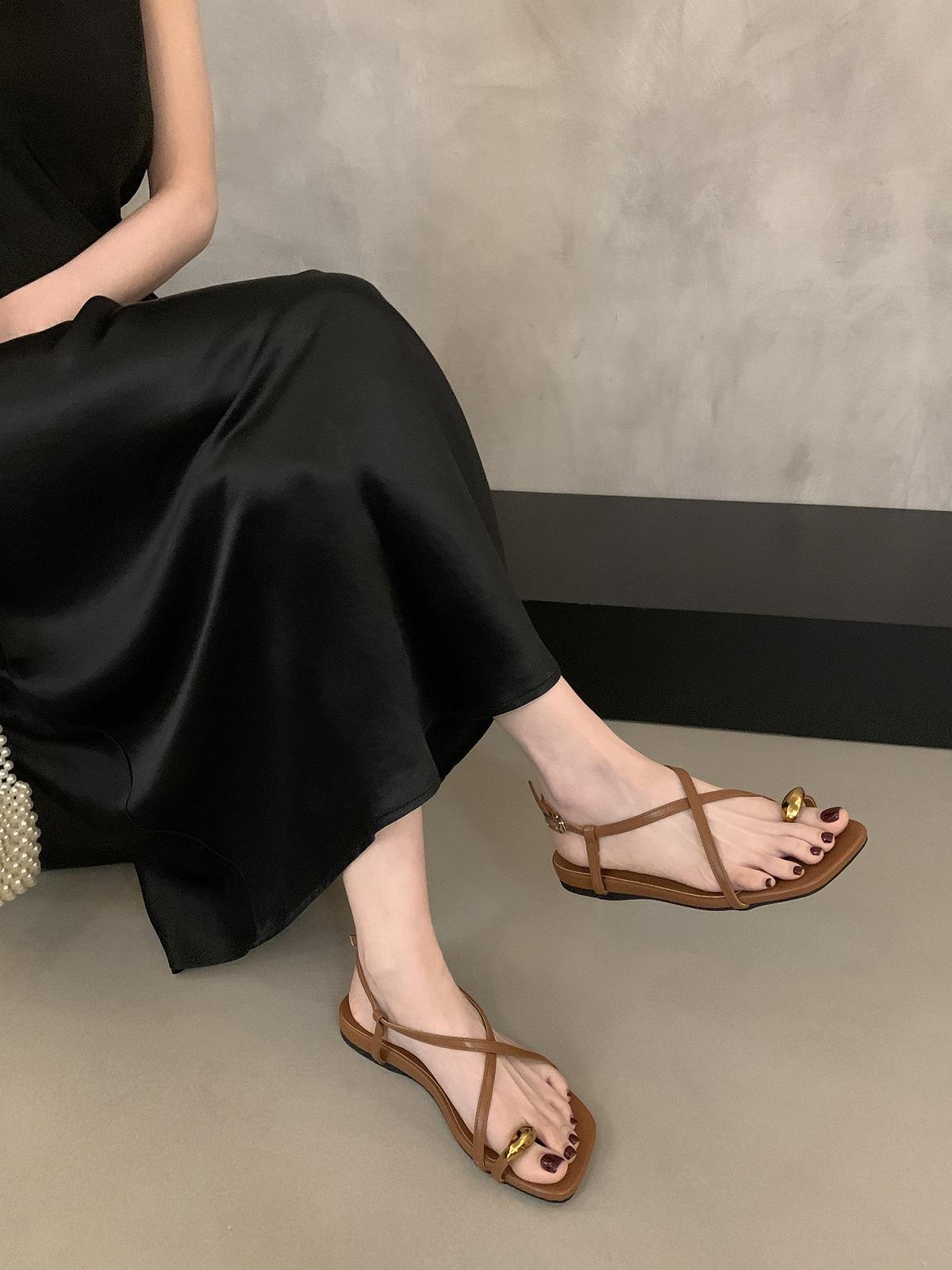 

With skirt fairy wind cross strap flat-bottomed set toe sandals female 2025 summer new beautiful beach roman shoes 40