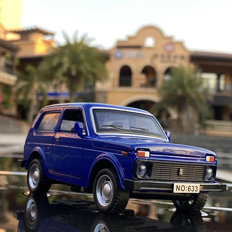 

1:32 Russian LADA NIVA LADA 2106 Alloy Model Cars Toy Diecasts Metal Casting Pull Back Music Light Car Toys For Children Vehicle синій