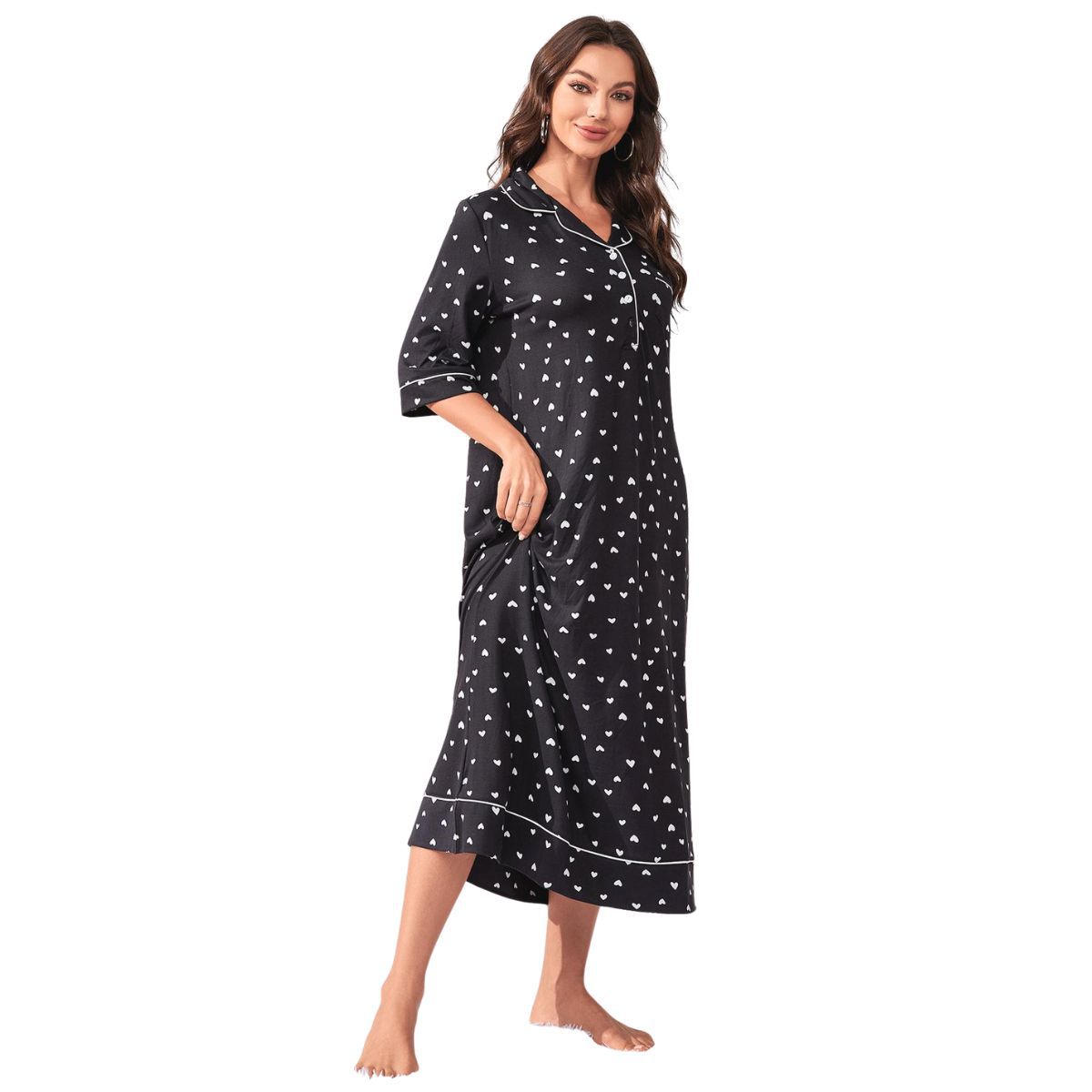 

Эта весенне-осенняя ночная рубашка с принтом в виде сердечек и рукавом три четверти для женщин может надеваться поверх домашней одежды. XL чёрный