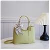 Today's popular bags are women's summer versatile new casual messenger bags and women's portable bucket bags.