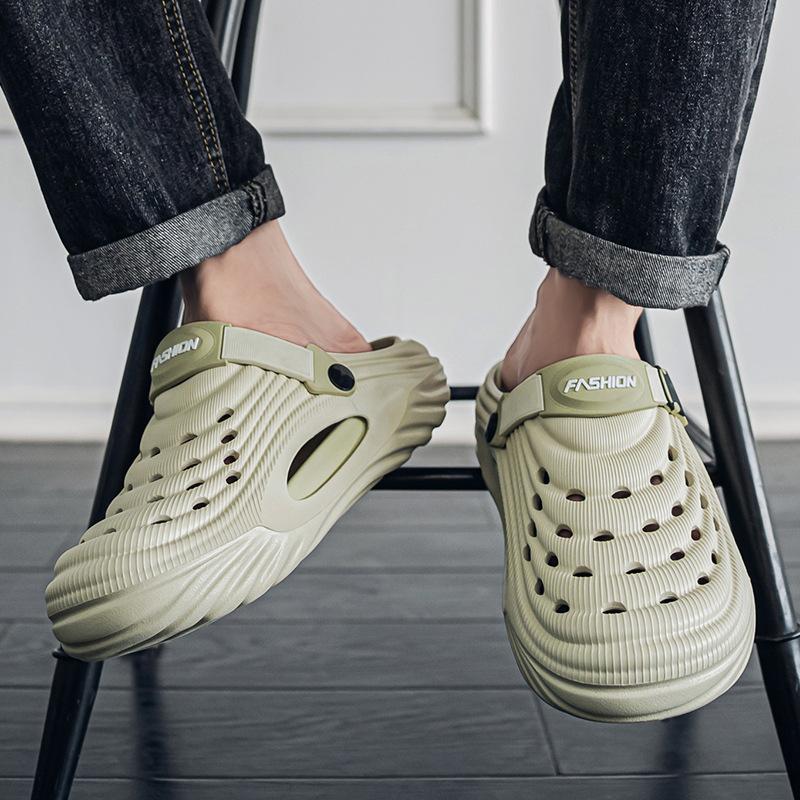 Casual Clogs Mens Sandals 2025 Summer EVA Beach Shoes for Men Fashion Hollow-out Slippers Solid Color Garden Shoes Closed-toe