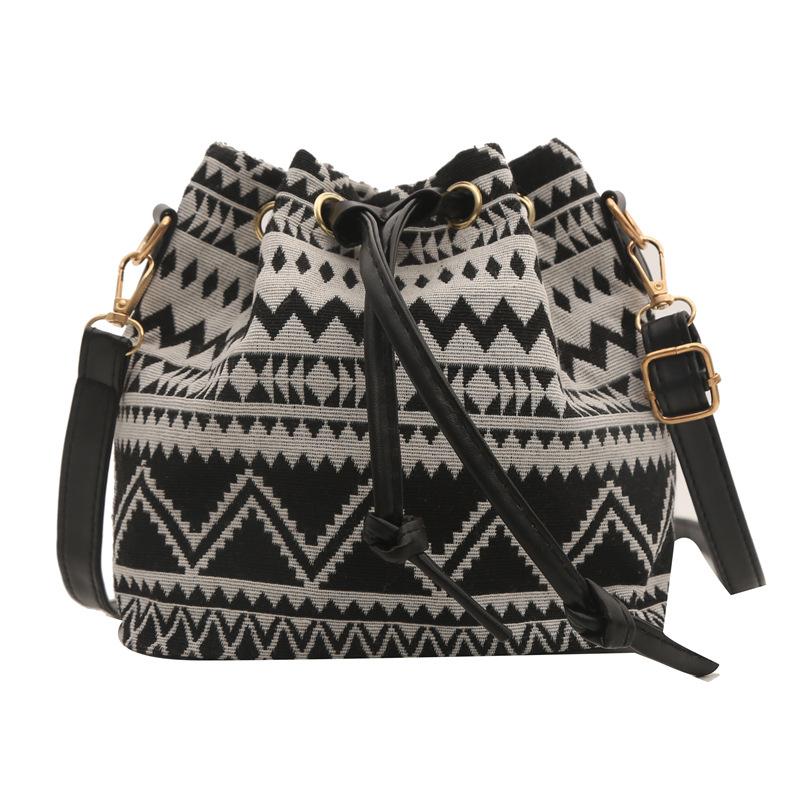 New ethnic style embroidery bucket bag women's Korean version fashion drawstring shoulder bag versatile casual messenger bag