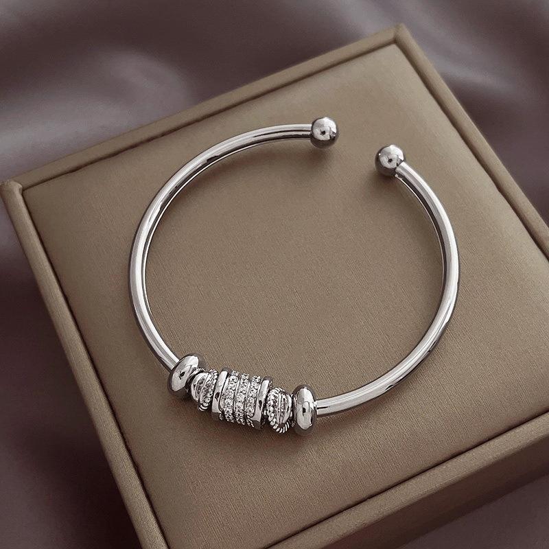 

Легкий розкішний браслет високого класу з мікроінкрустацією цирконами з модним темпераментом, нішевим та універсальним браслетом, аксесуар ручної роботи