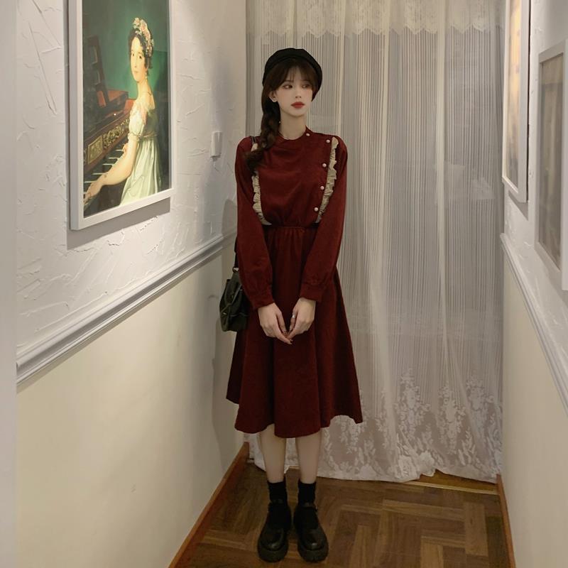 Elegant European Corduroy Long Dress for Women: Heavy-Duty, Fashionable Style for Spring, Autumn, and Winter.