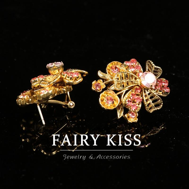 

Тяжелая промышленность Атмосферный Многослойный Цветок Медное покрытие Настоящее золото Инкрустация Розовый Циркон Имитация Жемчуга Колье Серьги Женский Костюм