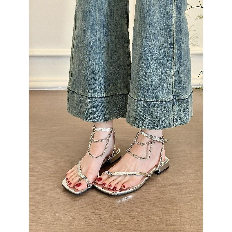 Stylish and fine to wear! Temperament square head toe word with thick heel sandals women's summer chain flat sandals