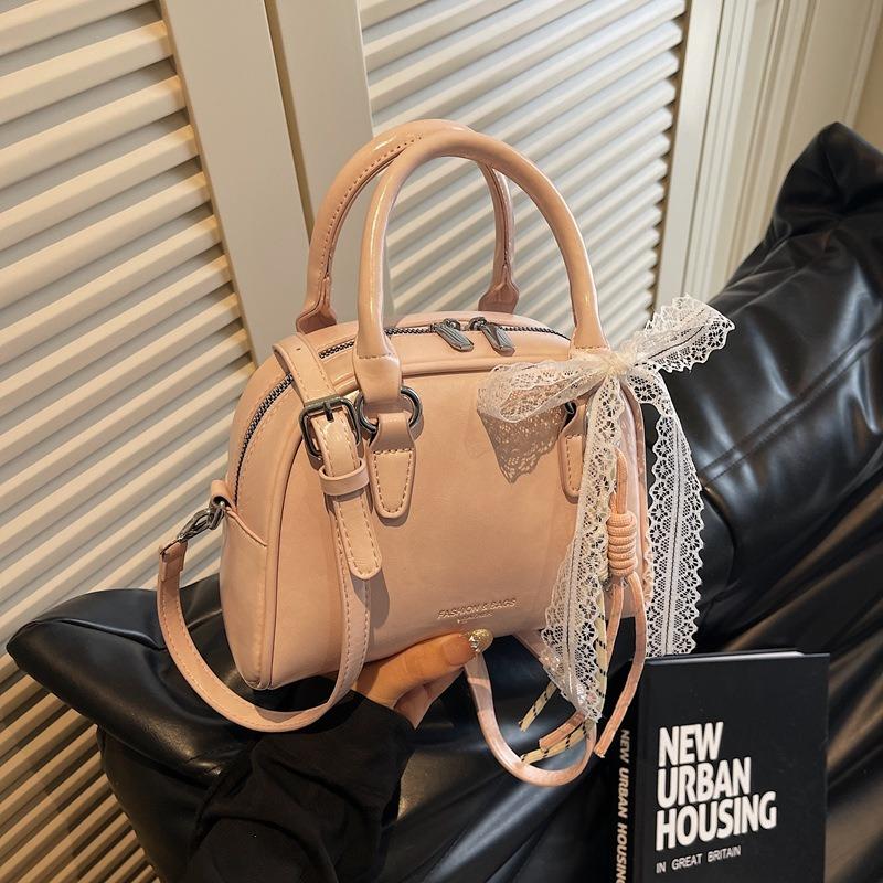 High-end niche bag women's new spring and summer fashion versatile messenger bag casual portable pillow bag