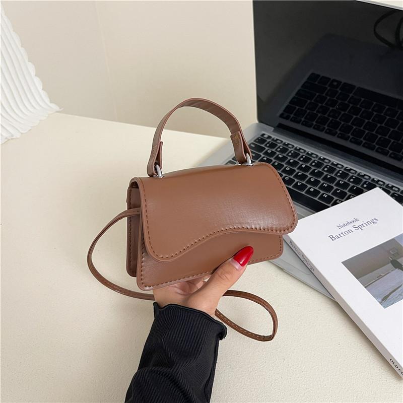 

Женская сумка модная сумка через плечо свежая и простая сумка через плечо маленькая квадратная сумка лето новая однотонная персонализированная женская сумочка коричневый