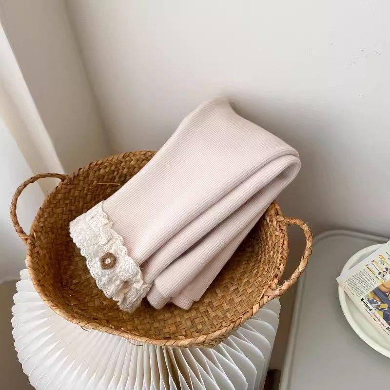 Girls' Fleece-lined Leggings with Stylish Lace, Slim Fit, Versatile and Warm Pants for Babies, Suitable for Autumn and Winter