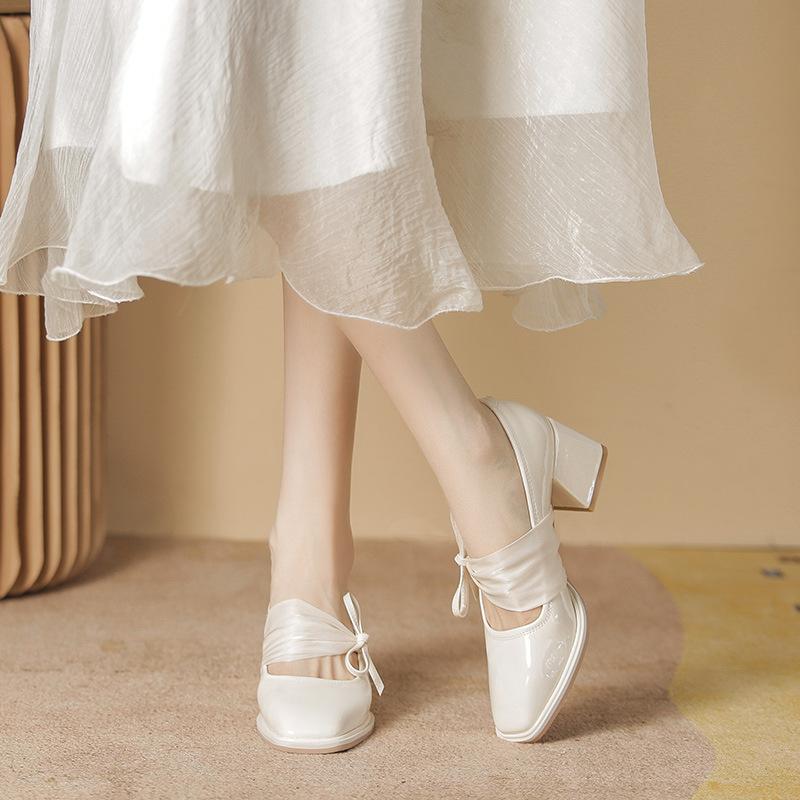 Mary Jane shoes spring and summer new square head thick heel bow high heels women patent leather light mouth single shoes women
