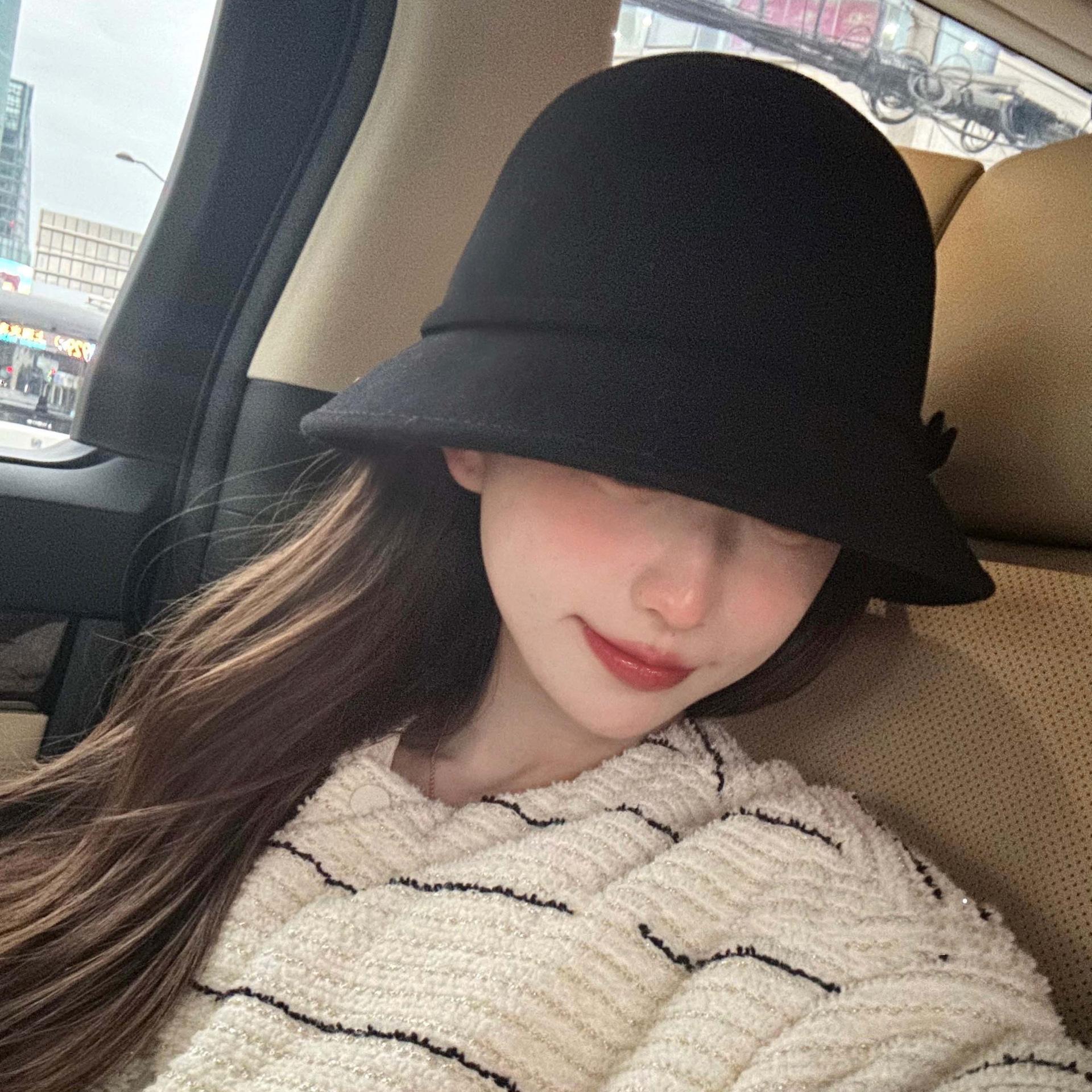 

Autumn and Winter Face Showing Small Wool Basin Hat for Women Retro Hepburn Style Bow Top Hat Elegant White Woolen Fisherman Hat Adjustable