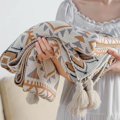 Boho pletená vlněná pohovka a postelová deka