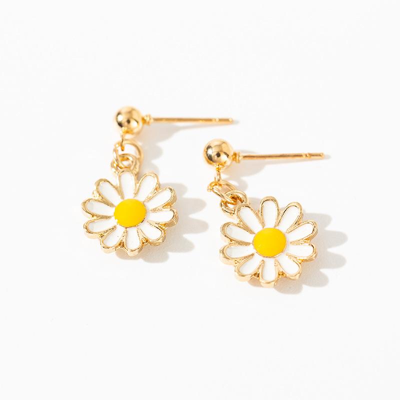 Korea Small Fresh Daisy Flower Short Earrings Cute Fashion Flower Student Earrings Zircon Accessories Birthday Gift Earrings