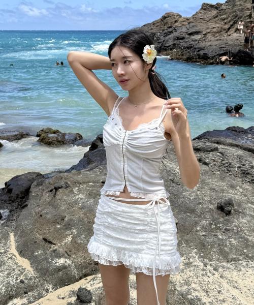 Deulailojeu Lace Shirred Skirt (White)
