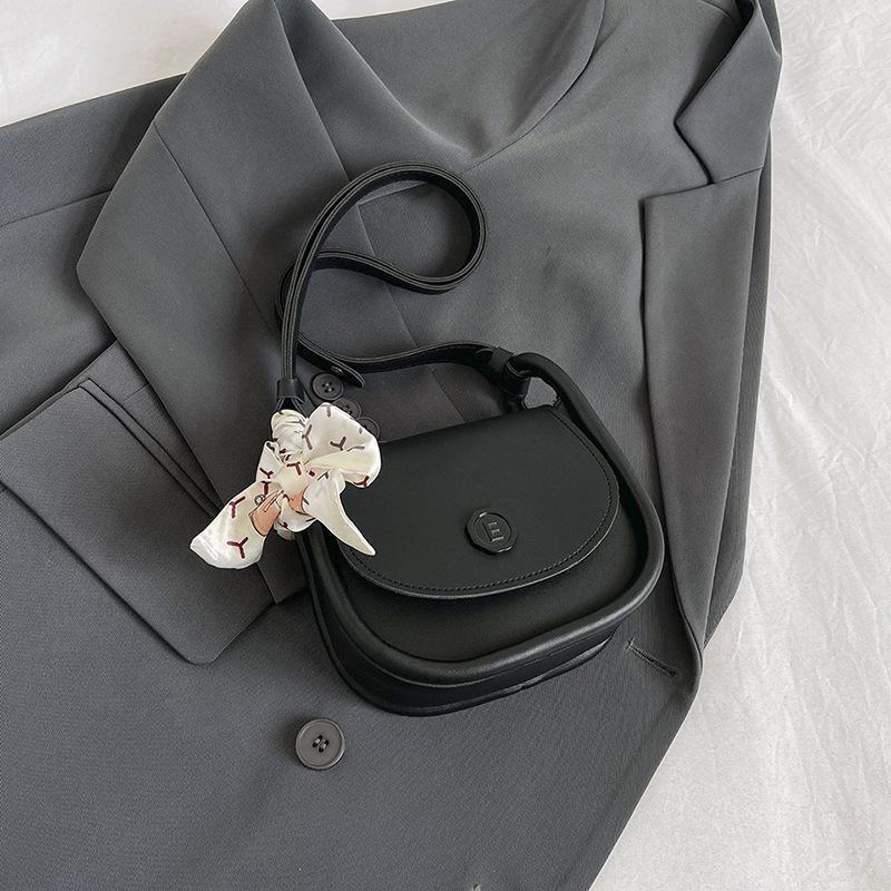 

Простая и модная маленькая квадратная сумка, ретро-персонализированная сумка для женщин, осенняя новая простая сумка через плечо, повседневная сумка через плечо