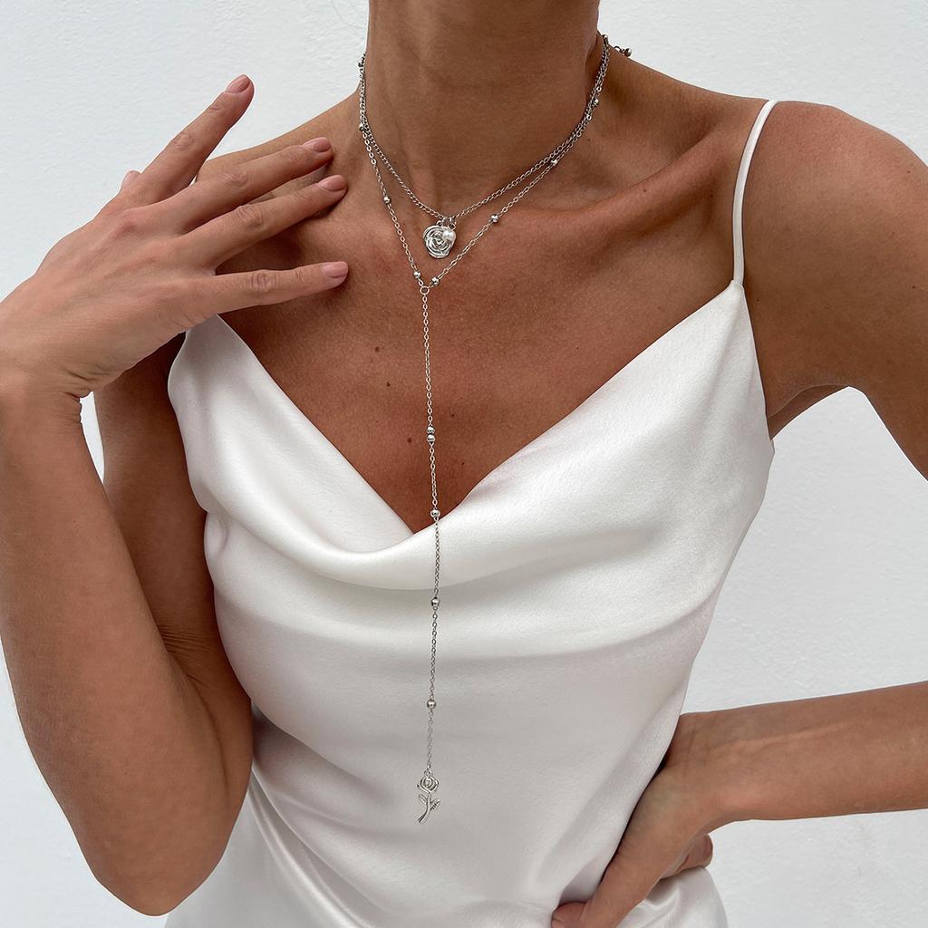Simple Wind Rose Flower Pendant Long Necklace, Temperament Stacked Bead Chain Collarbone Necklace