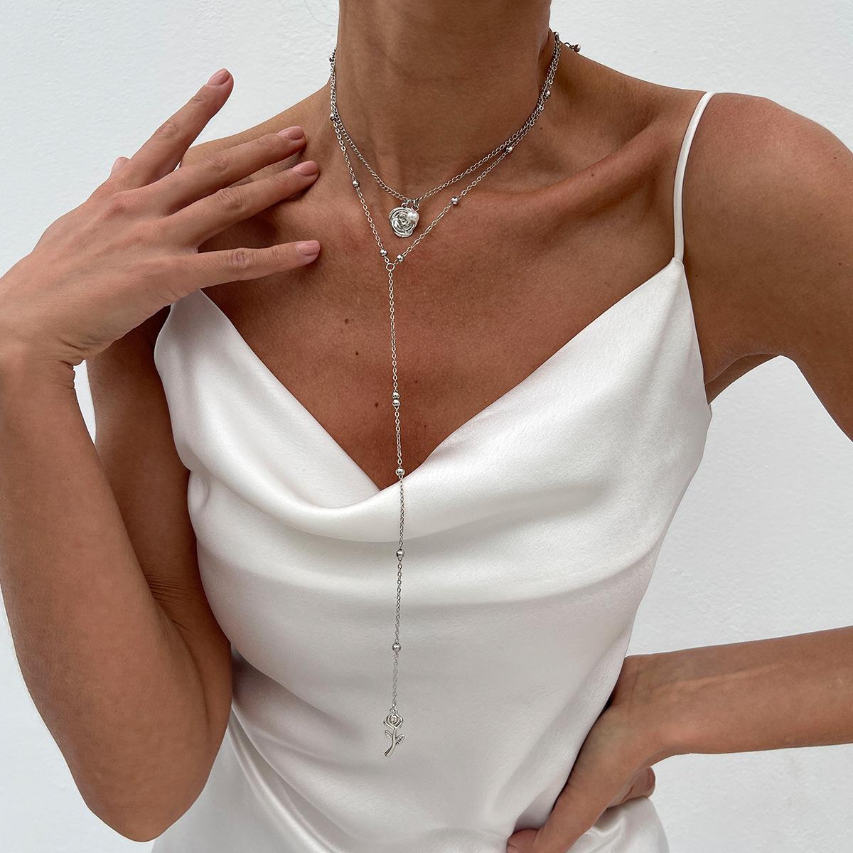 

Simple Wind Rose Flower Pendant Long Necklace, Temperament Stacked Bead Chain Collarbone Necklace