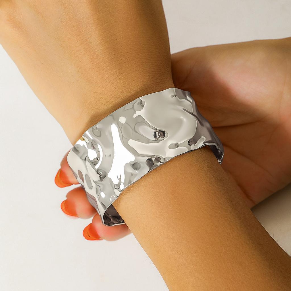 Punk Metal V-Notch Pockmarked Bracelet, Hip-Hop Personality Irregular Opening Bracelet