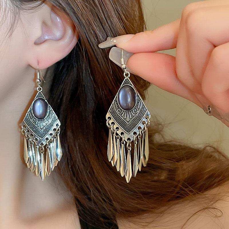 Bohemian retro tassel earrings with fashionable ethnic style and temperament, ear hooks with a niche and high-end feel, versatile earrings