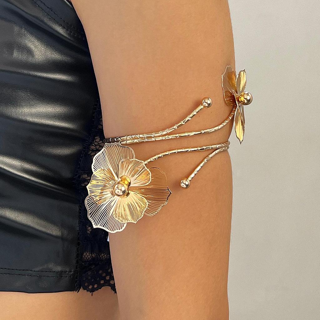 Exquisite Gold Flower Necklace & Dazzling Floral Stud Earrings - High-End Luxury Collection