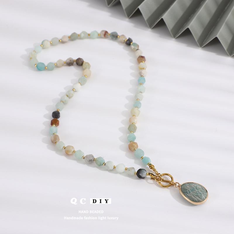 

Vintage Jade Stone Pendant Beaded Necklace - Retro European/American Style