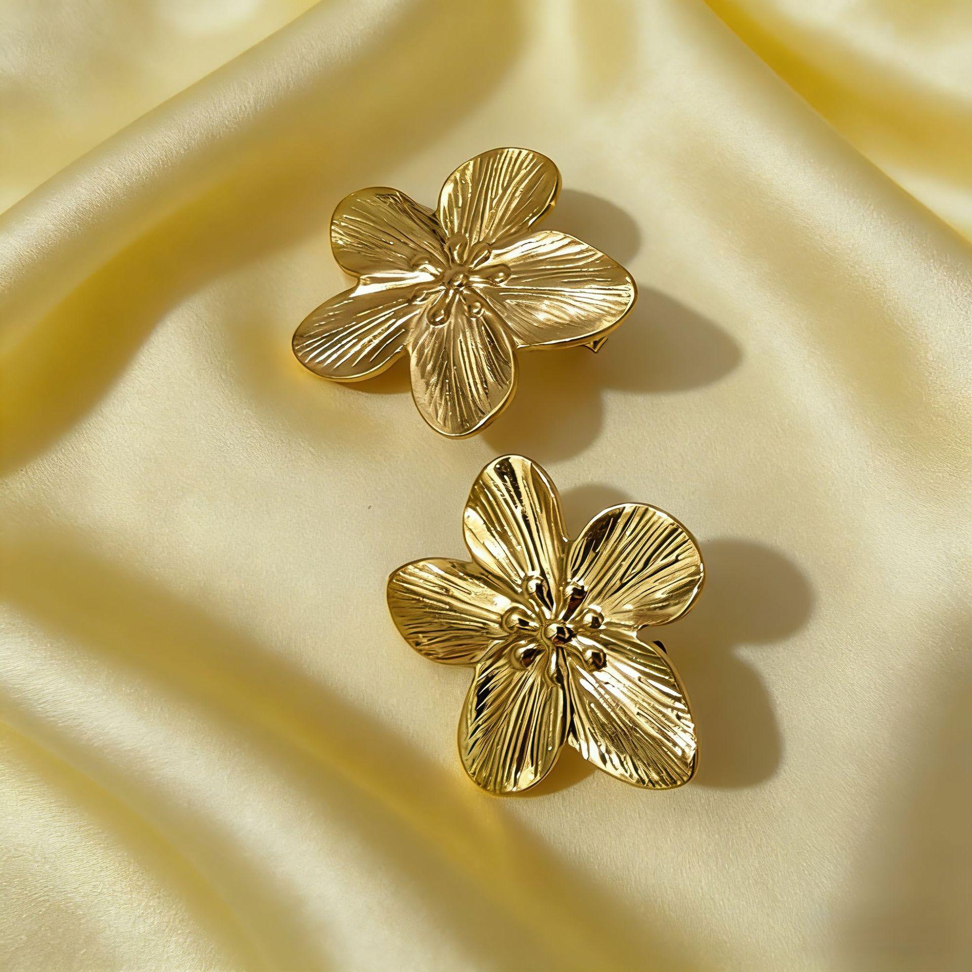 Европейский и американский инс-стиль золотые титановые стальные серьги-цветы ретро простая атмосфера взрывные серьги женские в наличии золотой