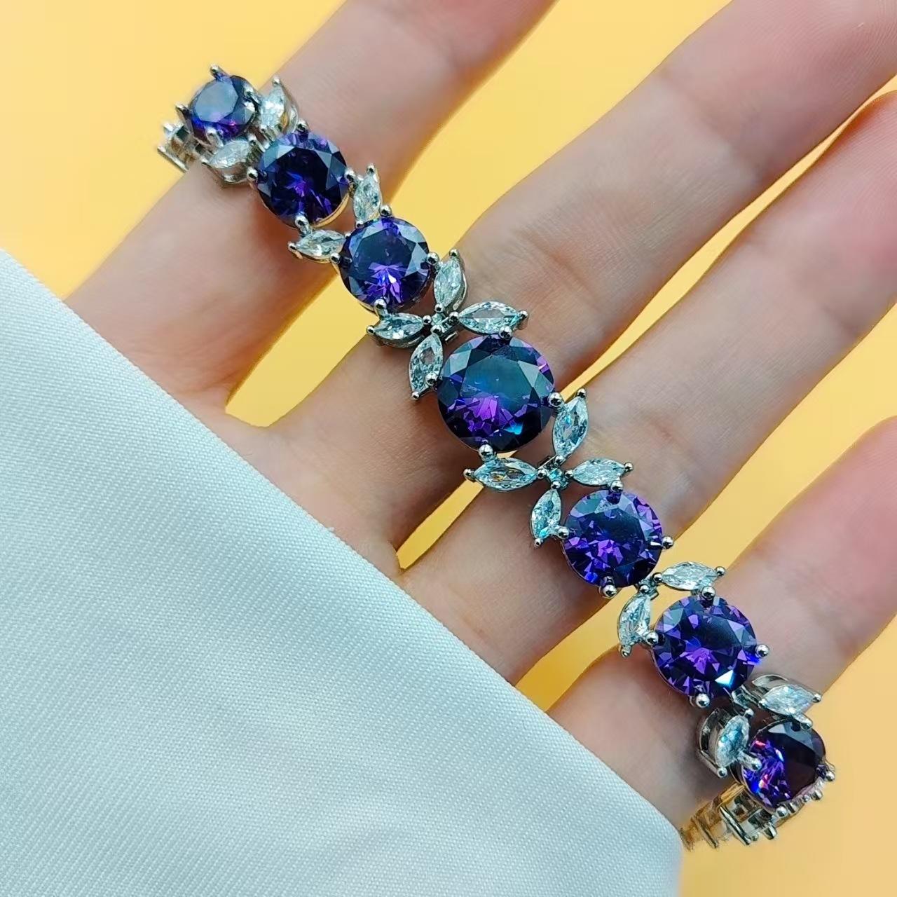 

Full Diamond Haoyi Seiko Horse Eye Cross Butterfly 5A Zircon Women S Bracelet High Carbon Diamond Bracelet copper + gold