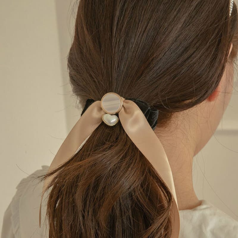 GETMEBLING Love Scrunchie
