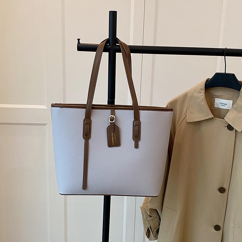 

Женская сумка для доставки волос 2025 новая сумка для мамы сумка-мессенджер на плечо большой вместимости для женщин среднего возраста модная сумка из мягкой кожи синий