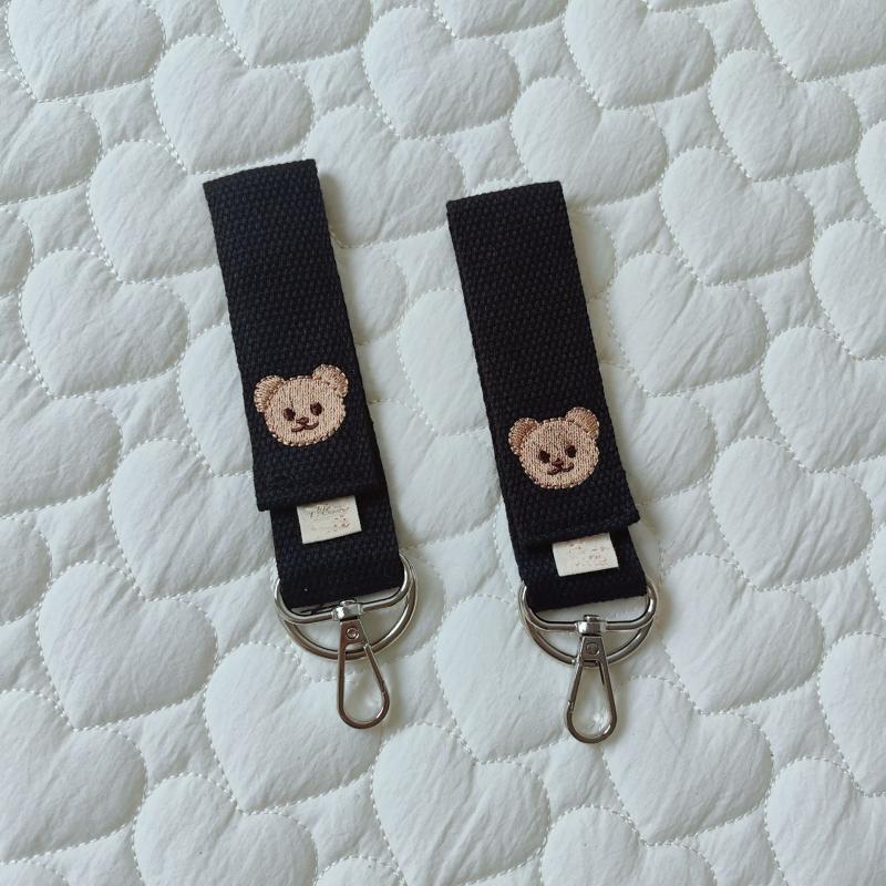 

2 шт. Универсальный зажим для коляски, Крючки для детской коляски, Вышитый медведь, Мультяшный крючок для подвешивания сумки для мамы, Аксессуары для сумки для подгузников