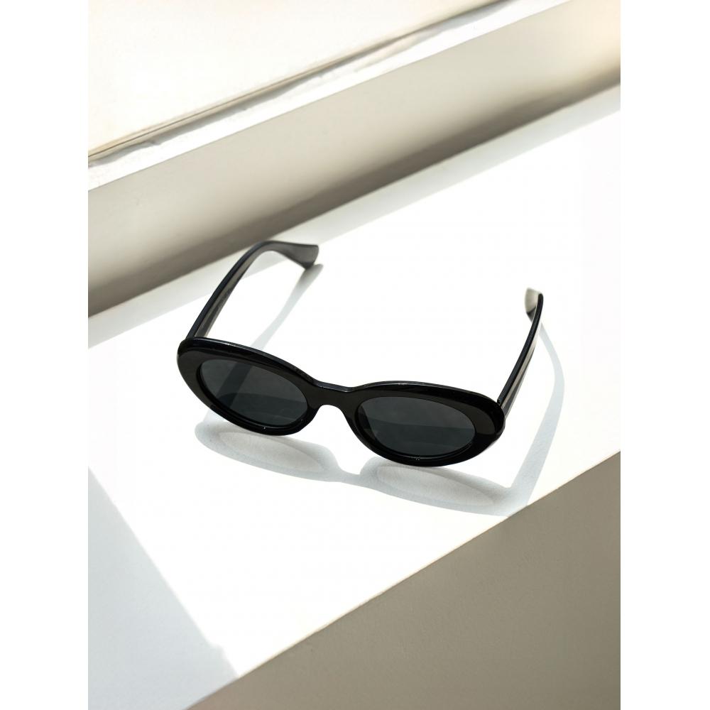 Daiso [uv Protection Up To 99 ] Oval Sunglasses Black