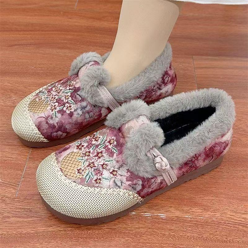 2025 winter new old Beijing cloth shoes women's new Chinese thickened warm mother shoes soft sole velvet embroidered cotton shoes
