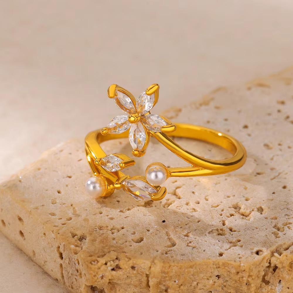 Fashionable Flower Ring, Copper Inlaid with Zircon and Full Diamond Ring, Ladies' Temperament Exquisite Jewelry