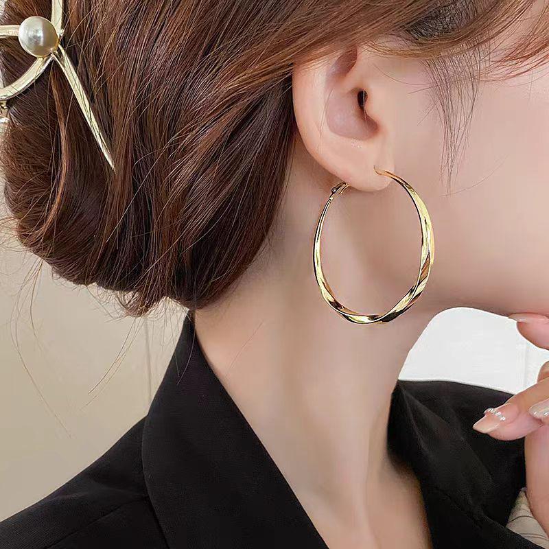 European & American High-End Luxury Metal Large Circle Earrings for Women