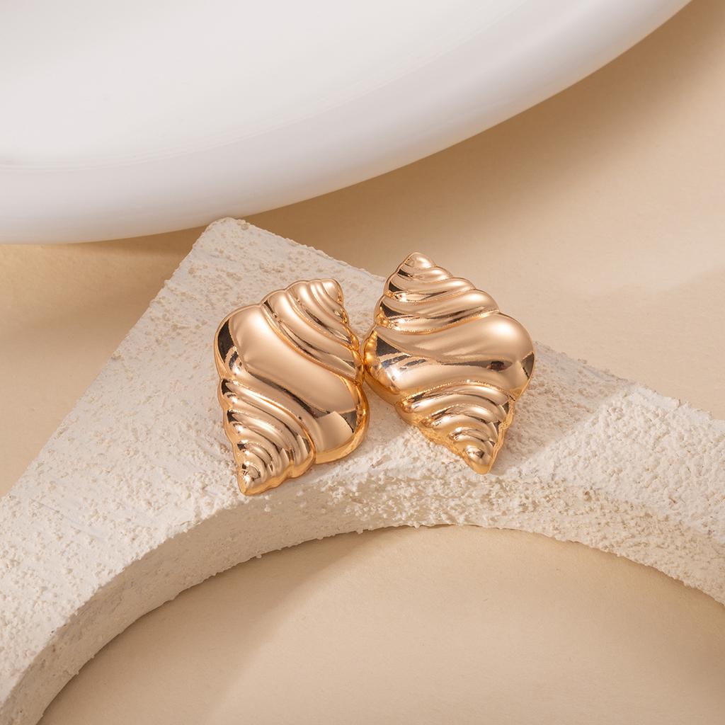Summer Seaside Wind Golden Conch Stud Earrings Exaggerated Personality High Sense Light Luxury Earrings Niche Fashion Earrings