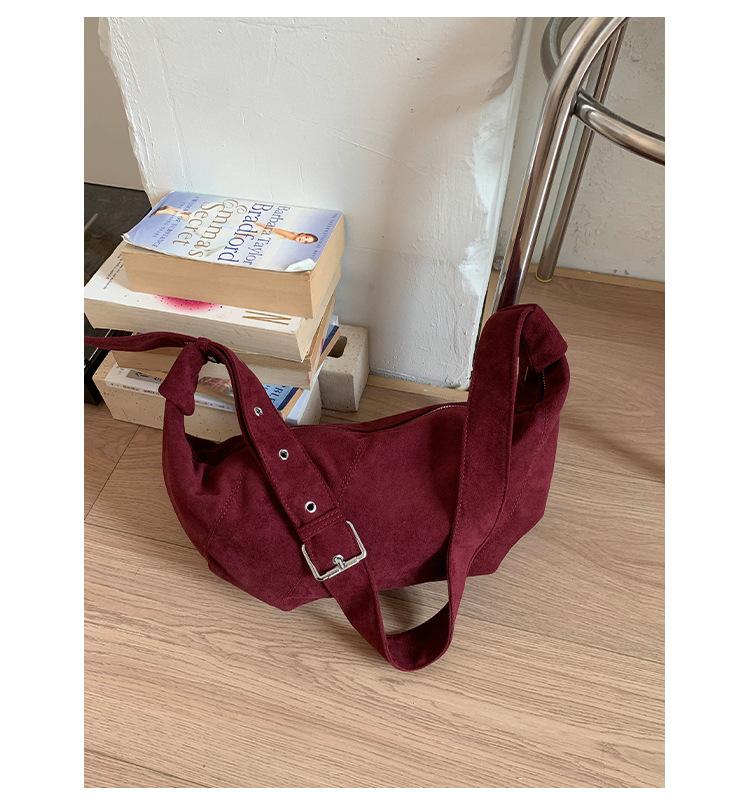 

Retro fashion large-capacity crossbody bag women s 2025 new explosive trendy dumpling bag wide shoulder strap commuter shoulder bag красный