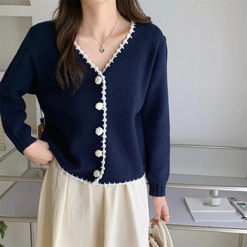 Süßer kurzer Abschnitt kleiner frischer Strickjacke mit V-Ausschnitt für Damen Herbst kleiner duftender Wind lockere Pulloverjacke für Damen