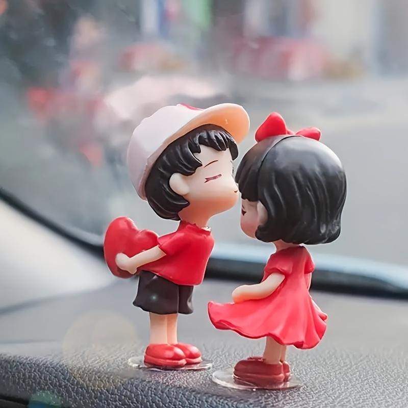 Ornement Romantique Couple Baiser pour Tableau de Bord de Voiture Décoration de Maison Objets de Collection Mignons sur le Thème de l'Amour pour la Saint-Valentin S'adapte à Diverses Pièces