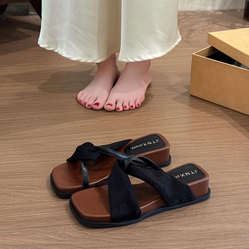 Retro cross belt simple open-toed sandals women's summer new low-heeled square head wear comfortable one-word slippers