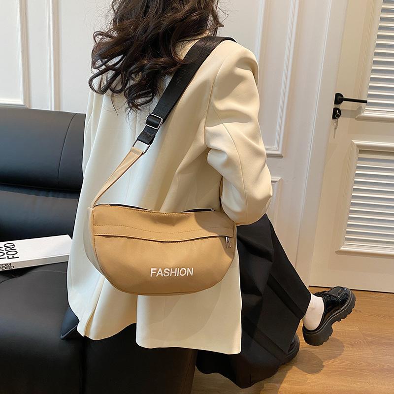 Korean Version of Fashionable and Simple Nylon Dumpling Bag Women's New Large-capacity Lightweight Messenger Bag Handbag Women