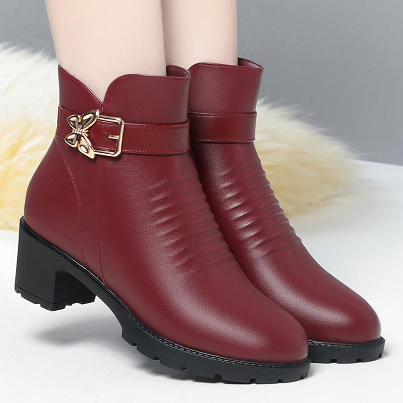 Fashion Women Leather Boots 2025 Winter Thick Wool Lined Warm Snow Mother Leather Boots Short Soft Sole Cotton Shoes