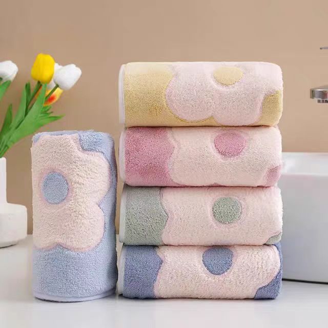 Neues Badetuch 2025, Korallenfleece, weich, saugfähig, fusselt nicht, super bequem, Größe 70*140, große Ausführung.