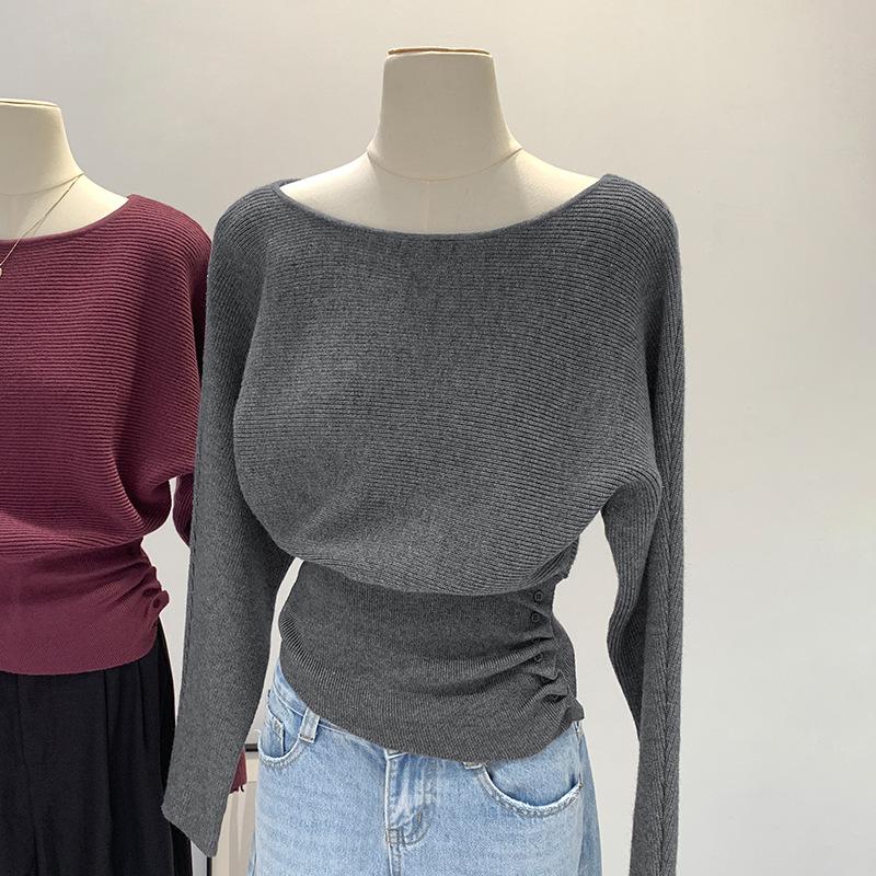 One-Shoulder Knit Base Shirt: Women's Korean Style Autumn/Winter Fashionable Versatile Off-Shoulder Sweater.