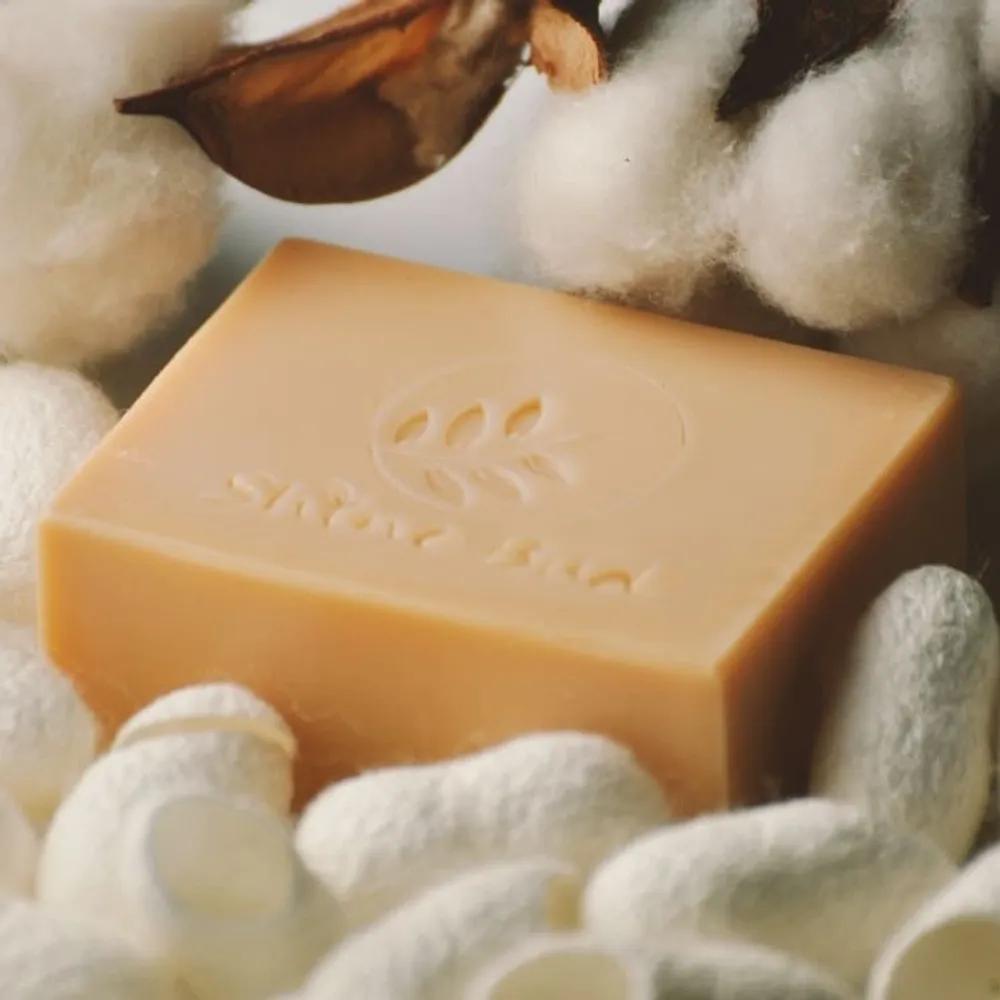 Natural Soap Handmade Soap Aged Facial Wash Soap Silkworm Cocoon Pearl Premium Moisturizing Aroma Massage Silk Ball Soap 100g