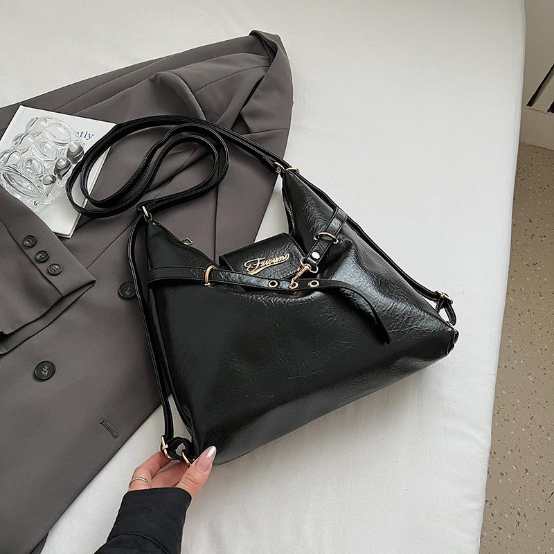 

Retro commuter tote bag women s large capacity 2025 new autumn and winter versatile shoulder bag casual multi-functional backpack чёрный